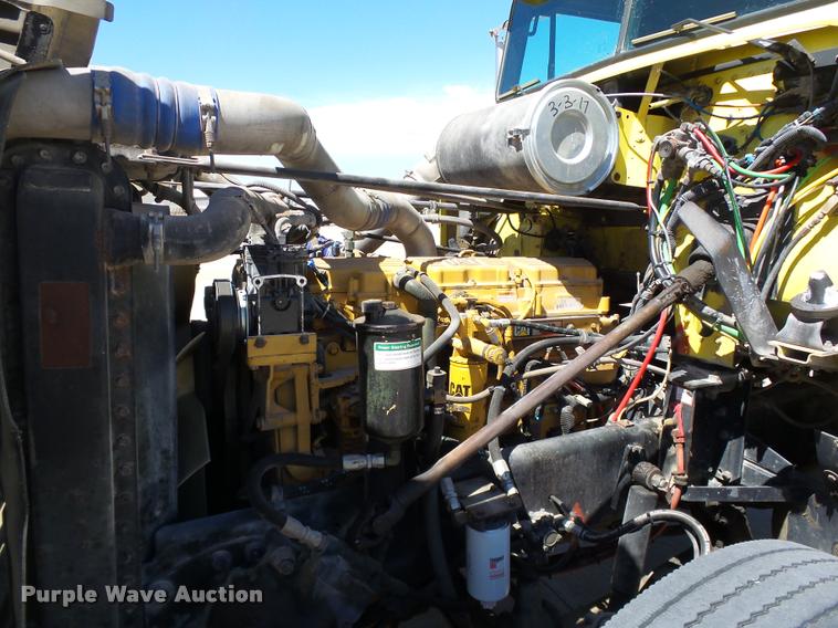 image for item DB4737 2001 Freightliner FLD120 semi truck