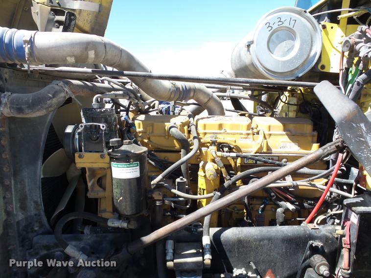 image for item DB4737 2001 Freightliner FLD120 semi truck