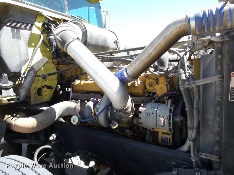 image for item DB4737 2001 Freightliner FLD120 semi truck