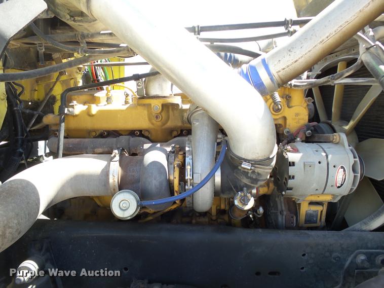 image for item DB4737 2001 Freightliner FLD120 semi truck