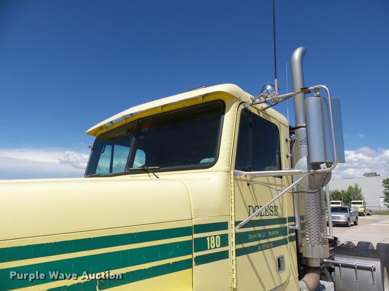 image for item DB4737 2001 Freightliner FLD120 semi truck