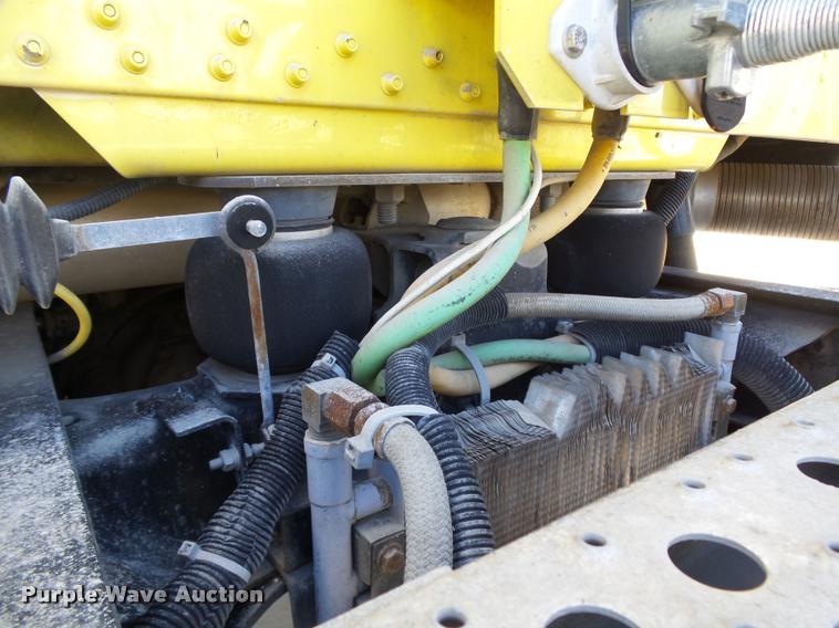 image for item DB4737 2001 Freightliner FLD120 semi truck