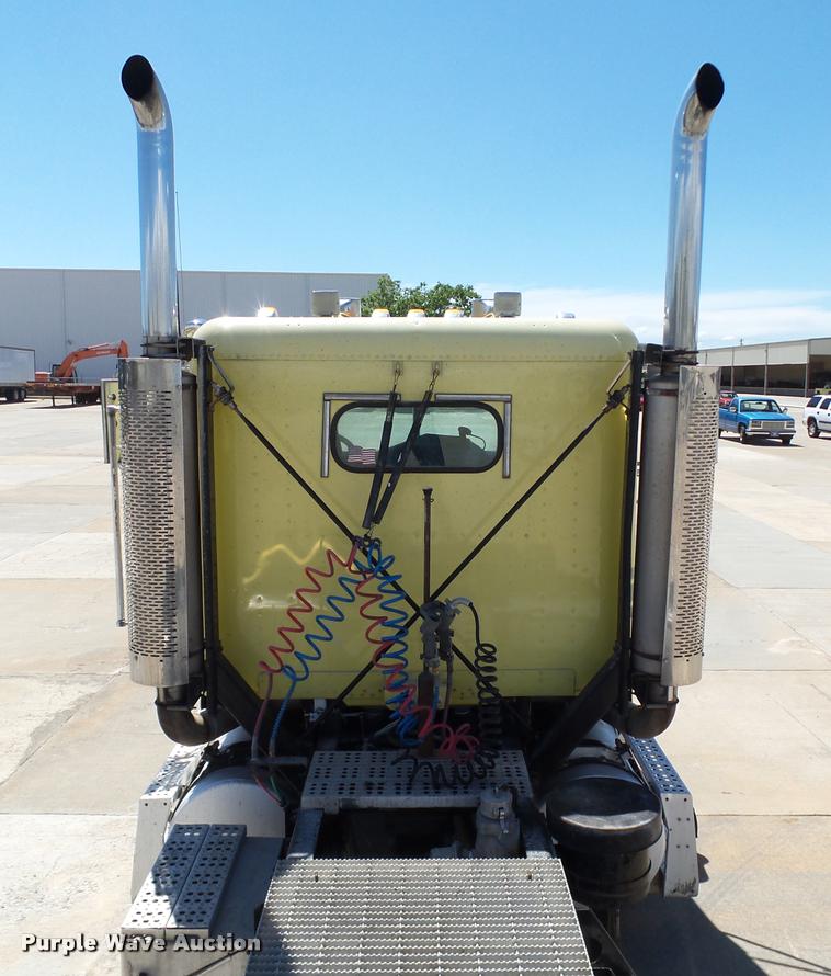 image for item DB4737 2001 Freightliner FLD120 semi truck