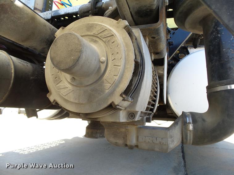 image for item DB4737 2001 Freightliner FLD120 semi truck