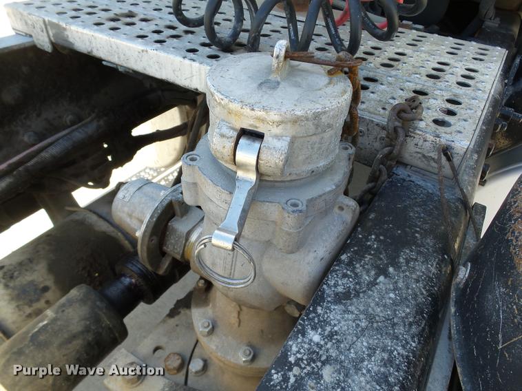 image for item DB4737 2001 Freightliner FLD120 semi truck