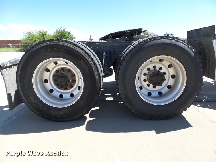 image for item DB4737 2001 Freightliner FLD120 semi truck