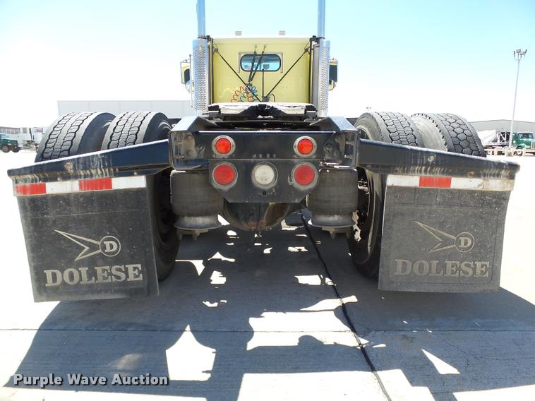 image for item DB4737 2001 Freightliner FLD120 semi truck