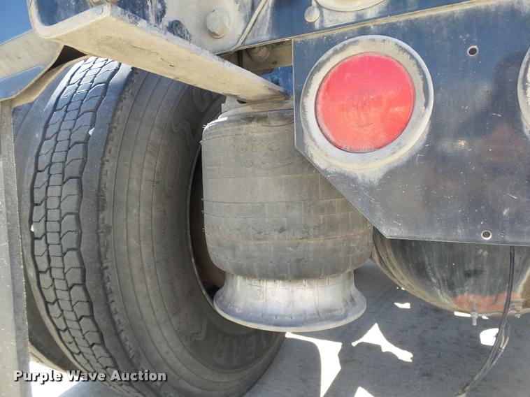 image for item DB4737 2001 Freightliner FLD120 semi truck