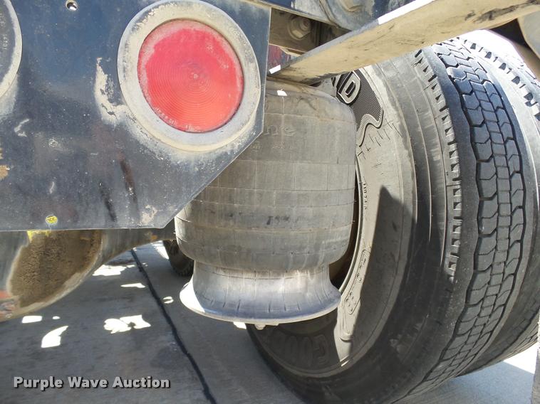 image for item DB4737 2001 Freightliner FLD120 semi truck