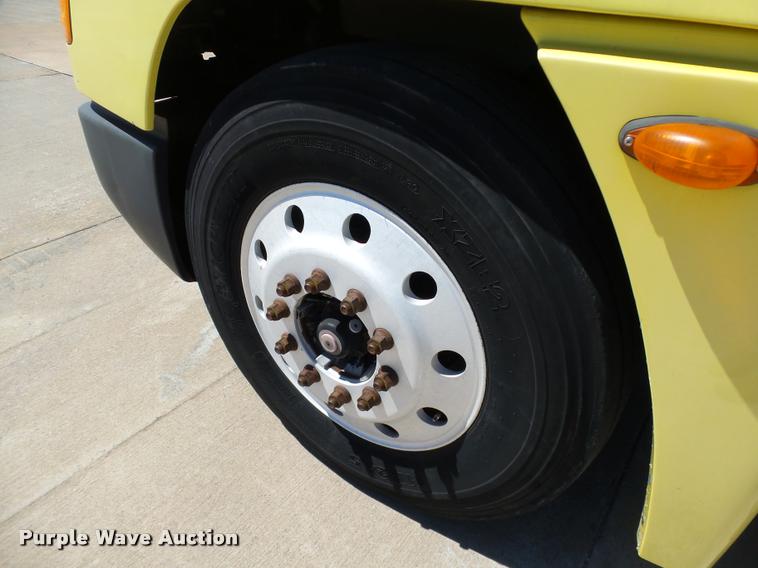 image for item DB4737 2001 Freightliner FLD120 semi truck