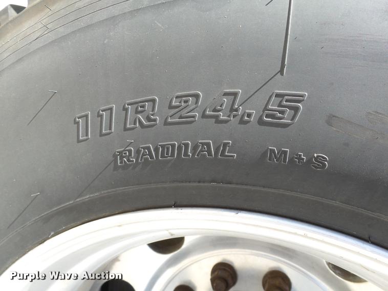 image for item DB4737 2001 Freightliner FLD120 semi truck