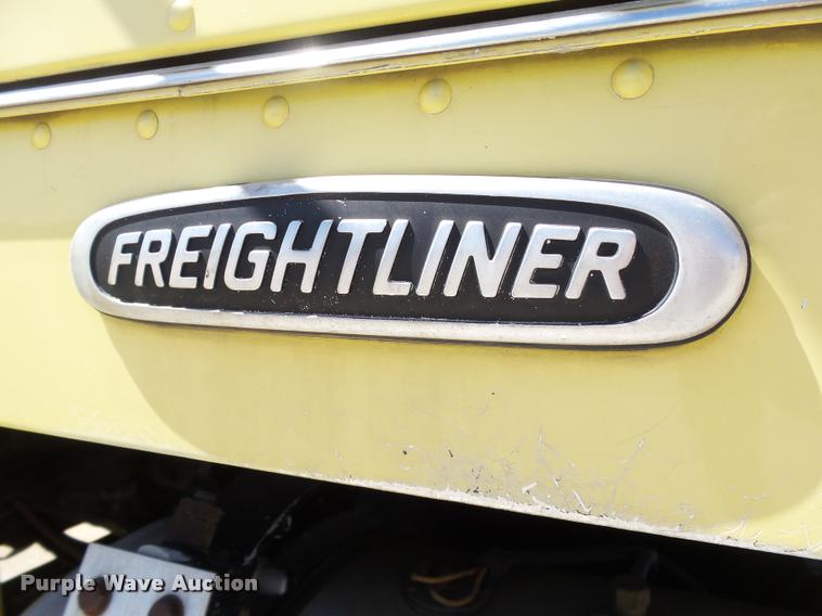 image for item DB4737 2001 Freightliner FLD120 semi truck