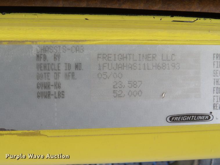 image for item DB4737 2001 Freightliner FLD120 semi truck