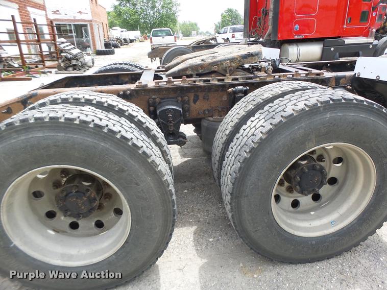 image for item DF9266 2005 Mack CX613 semi truck