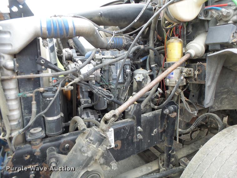 image for item DF9266 2005 Mack CX613 semi truck