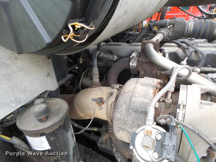 image for item DF9266 2005 Mack CX613 semi truck