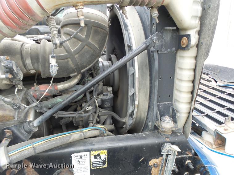 image for item DF9266 2005 Mack CX613 semi truck