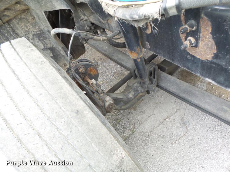 image for item DF9266 2005 Mack CX613 semi truck