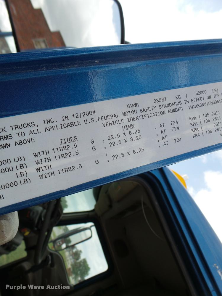 image for item DF9266 2005 Mack CX613 semi truck