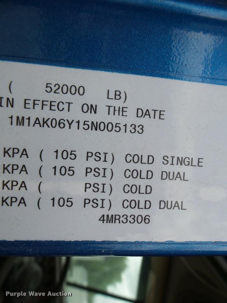 image for item DF9266 2005 Mack CX613 semi truck