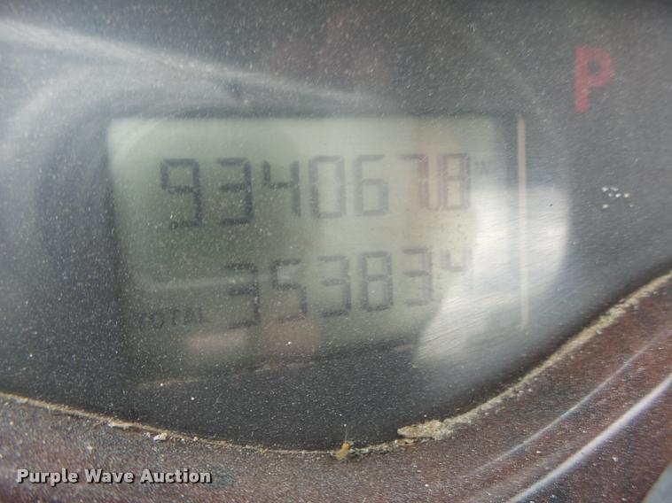 image for item DF9266 2005 Mack CX613 semi truck