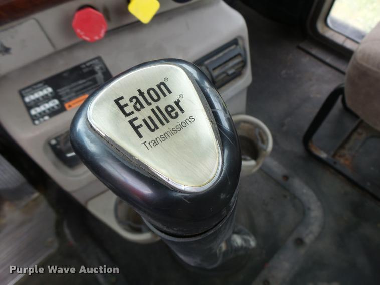 image for item DF9266 2005 Mack CX613 semi truck