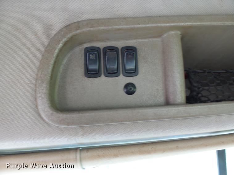 image for item DF9266 2005 Mack CX613 semi truck