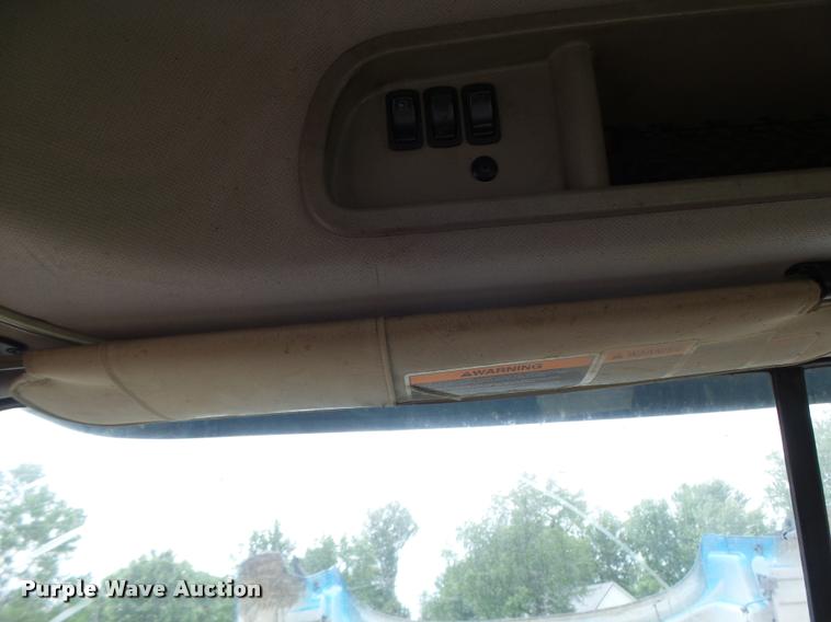 image for item DF9266 2005 Mack CX613 semi truck