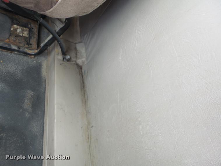 image for item DF9266 2005 Mack CX613 semi truck