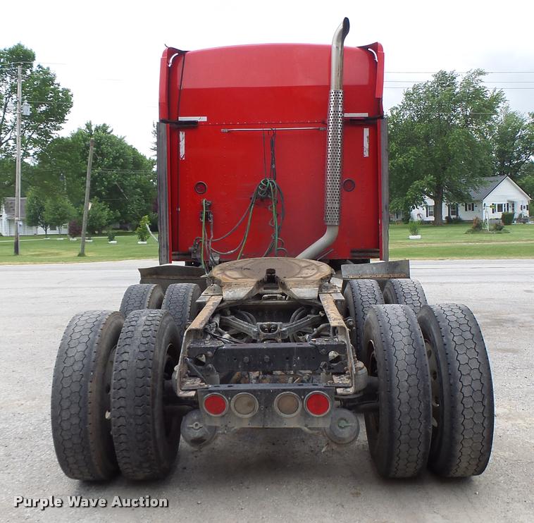 image for item DF9267 2007 Kenworth T600 semi truck