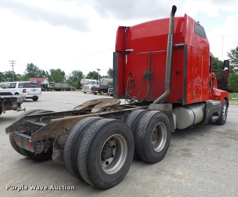image for item DF9267 2007 Kenworth T600 semi truck