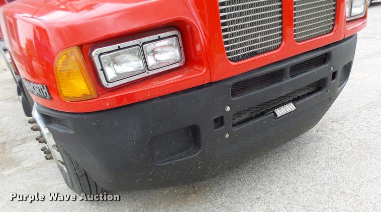 image for item DF9267 2007 Kenworth T600 semi truck