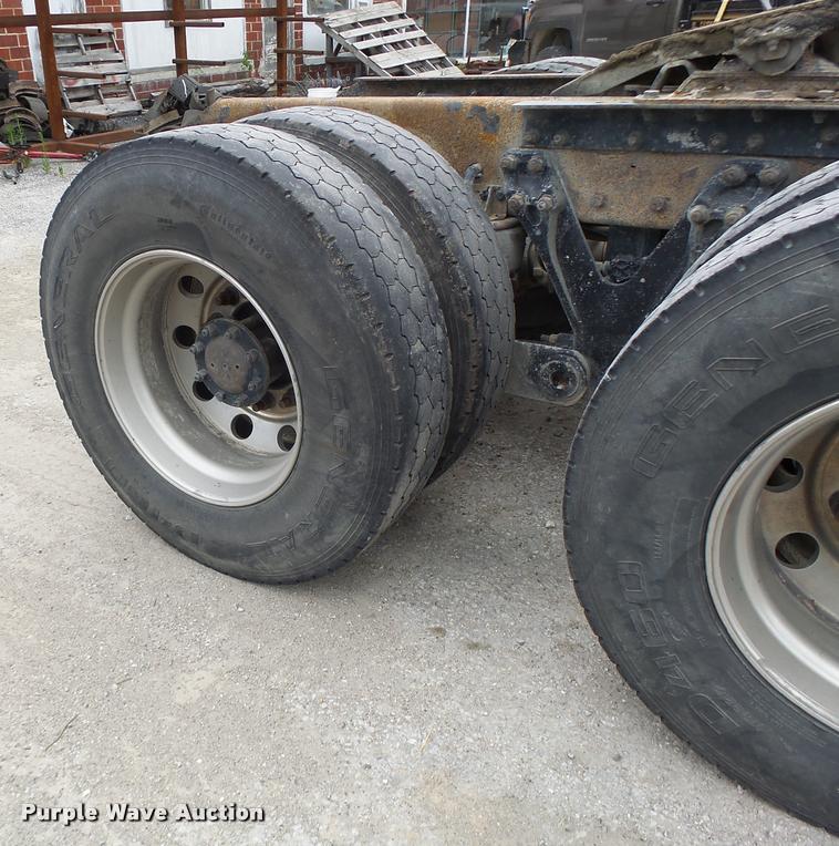 image for item DF9267 2007 Kenworth T600 semi truck