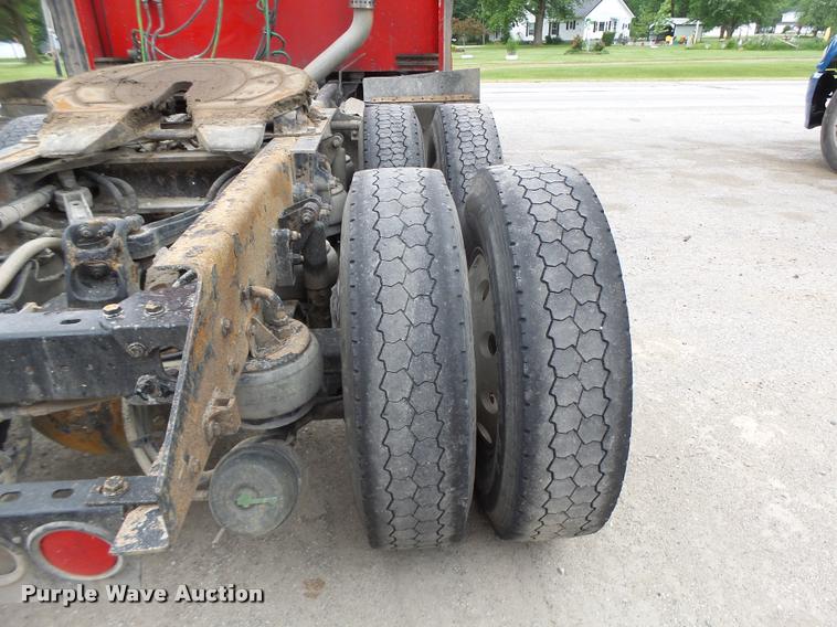 image for item DF9267 2007 Kenworth T600 semi truck