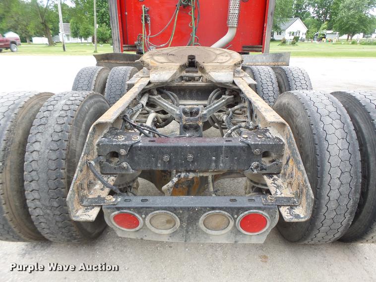 image for item DF9267 2007 Kenworth T600 semi truck