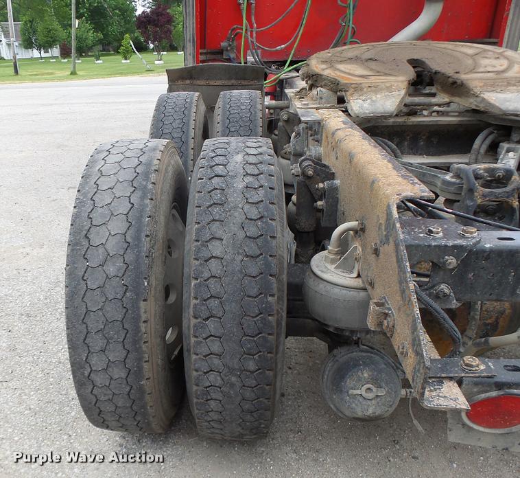 image for item DF9267 2007 Kenworth T600 semi truck