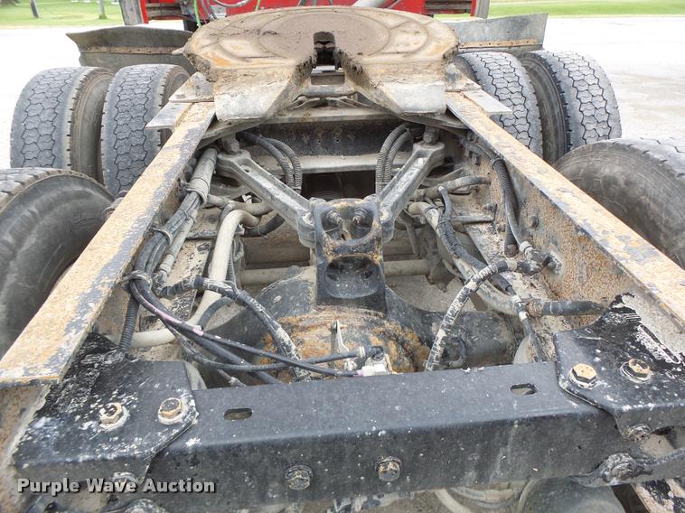 image for item DF9267 2007 Kenworth T600 semi truck