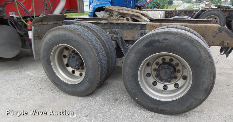 image for item DF9267 2007 Kenworth T600 semi truck