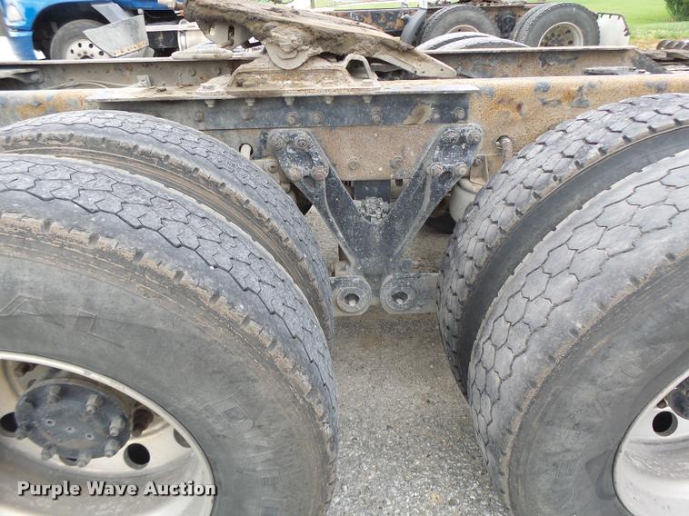 image for item DF9267 2007 Kenworth T600 semi truck