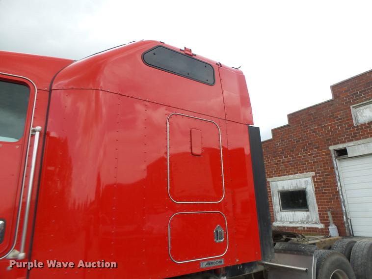 image for item DF9267 2007 Kenworth T600 semi truck