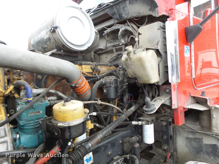 image for item DF9267 2007 Kenworth T600 semi truck