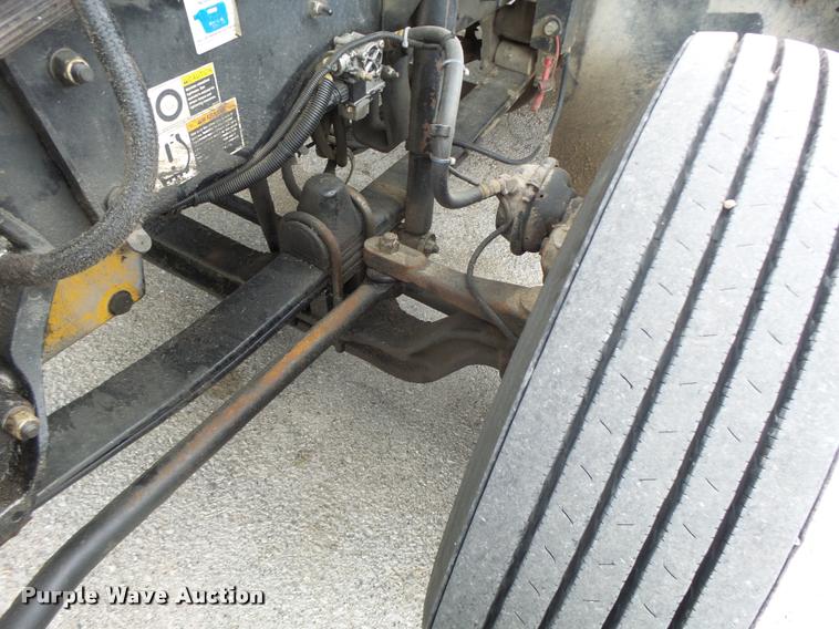 image for item DF9267 2007 Kenworth T600 semi truck