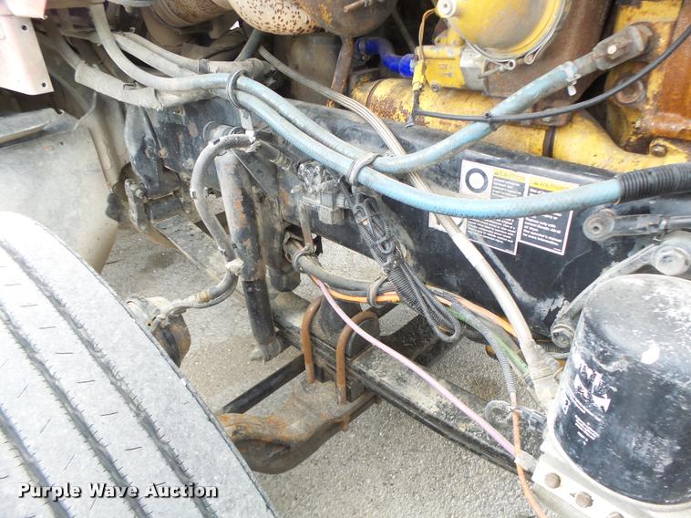 image for item DF9267 2007 Kenworth T600 semi truck