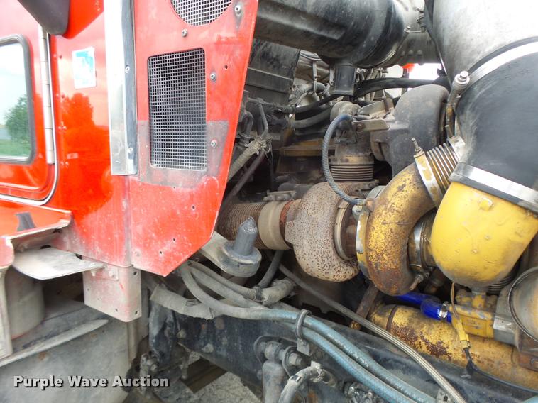 image for item DF9267 2007 Kenworth T600 semi truck