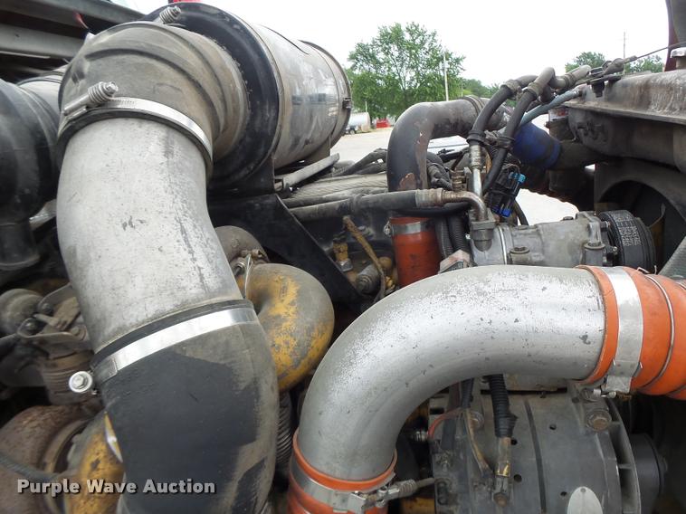 image for item DF9267 2007 Kenworth T600 semi truck