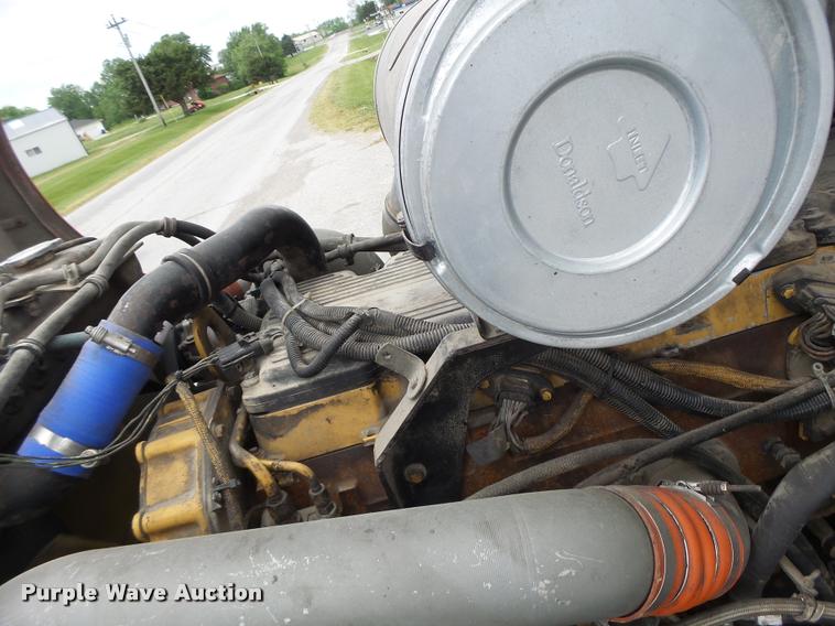 image for item DF9267 2007 Kenworth T600 semi truck