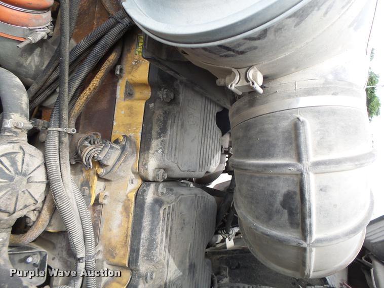 image for item DF9267 2007 Kenworth T600 semi truck