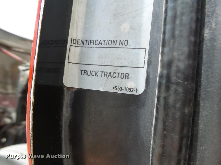 image for item DF9267 2007 Kenworth T600 semi truck