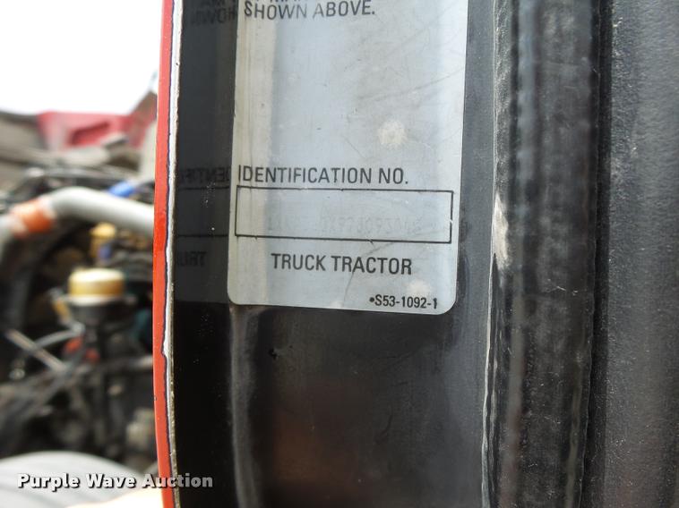 image for item DF9267 2007 Kenworth T600 semi truck