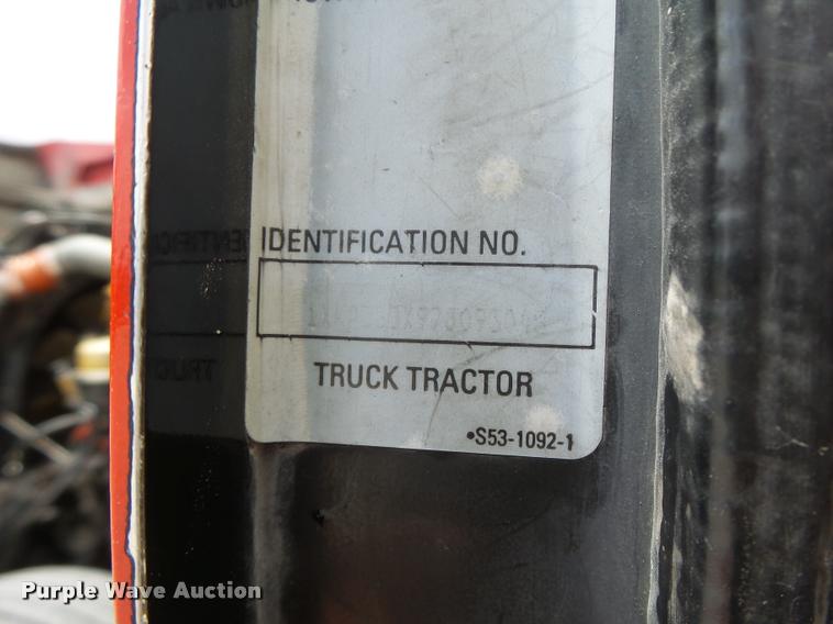 image for item DF9267 2007 Kenworth T600 semi truck